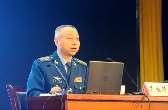 吴国辉,大校军衔,特级飞行员,原国防大学教授,全军空军武器装备专家组